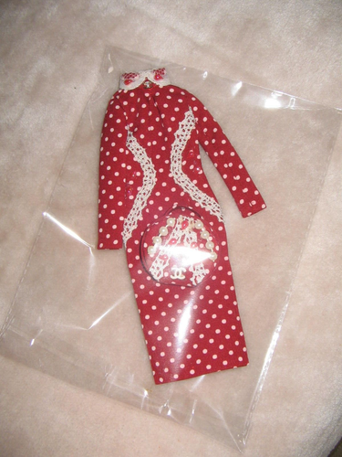 fashion royalty outfit with a red bag - Picture 2 of 5