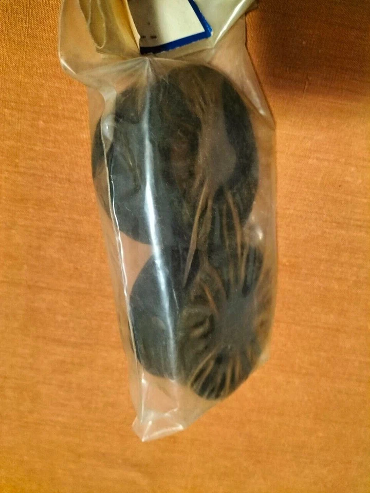 RC 1:8 Car  Associated  Nr.2634  Front Tires  Vintage NOS Collectible Very Rare - Immagine 2 di 4