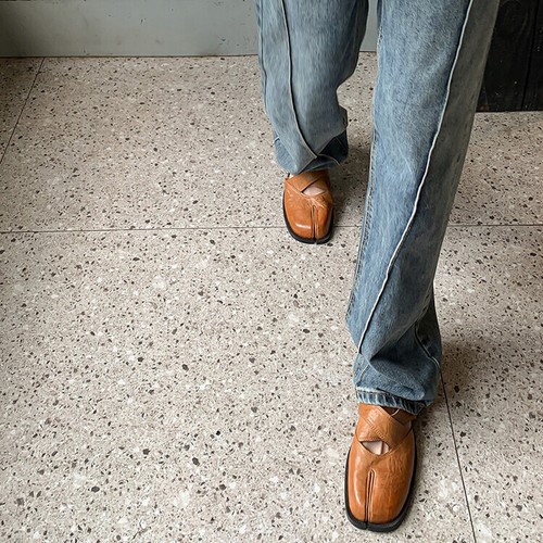 Women Round Toes Split Toe Shoes Thick Heels Mid Heels Belr Buckle Leather Shoes - Picture 7 of 24