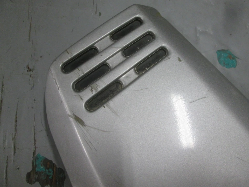 OEM SUZUKI GS550M KATANA LH CUBIERTA LATERAL 47211-47701-13L *DAÑO* Foto 4 de 4