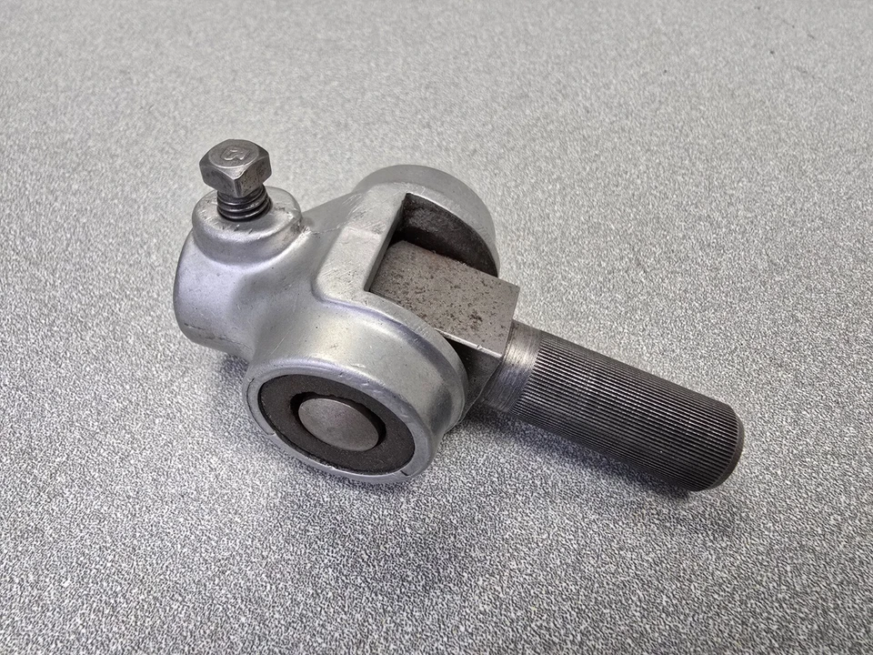 NICE USED ORIGINAL GENUINE PORSCHE 911 930 REAR SHIFT COUPLER WITH CONICAL SCREW - Imagem 2 de 4