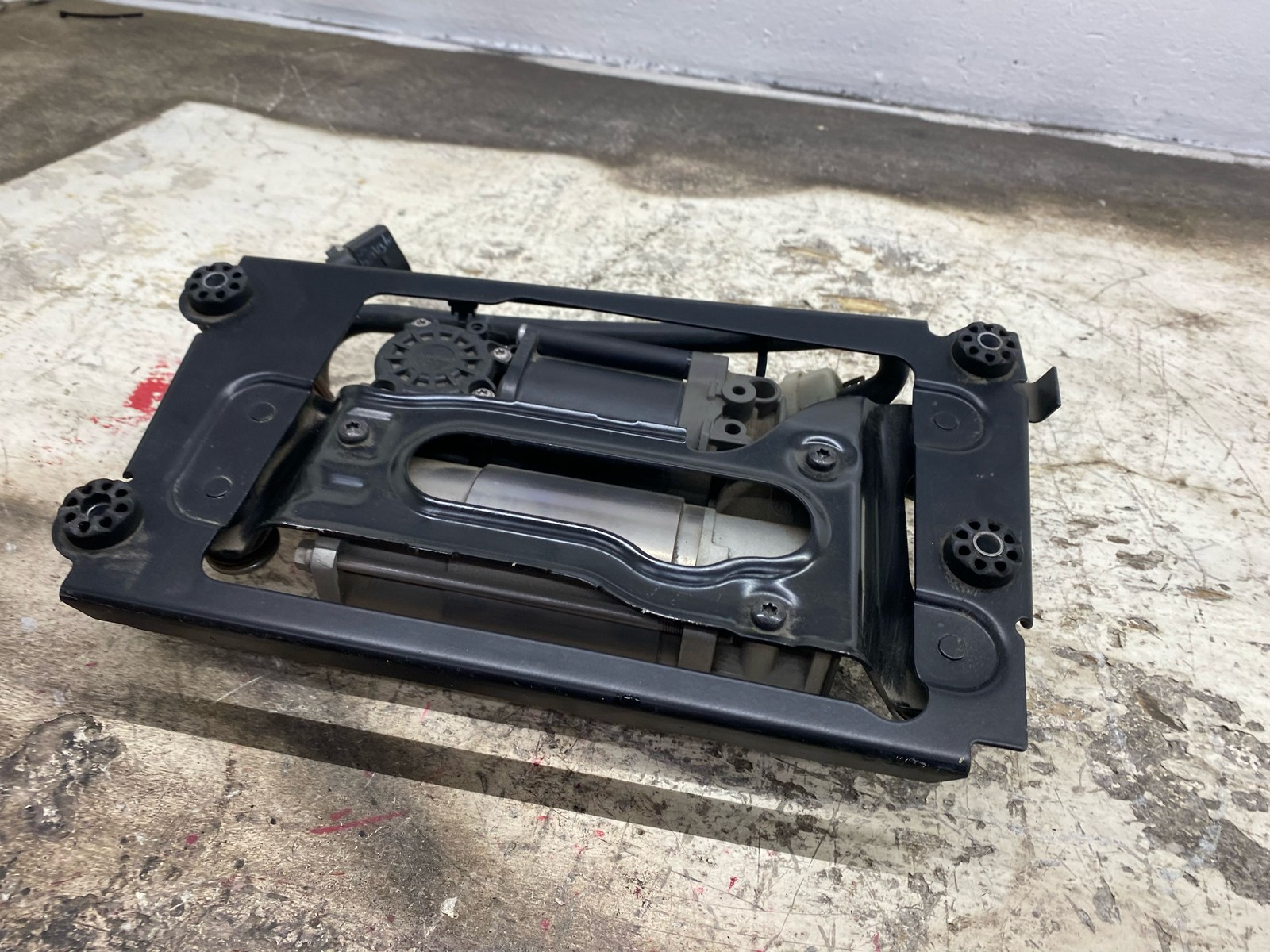 2010-2020 BENTLEY MULSANNE OEM AIR RIDE SUSPENSION COMPRESSOR PUMP SUPPLY UNIT