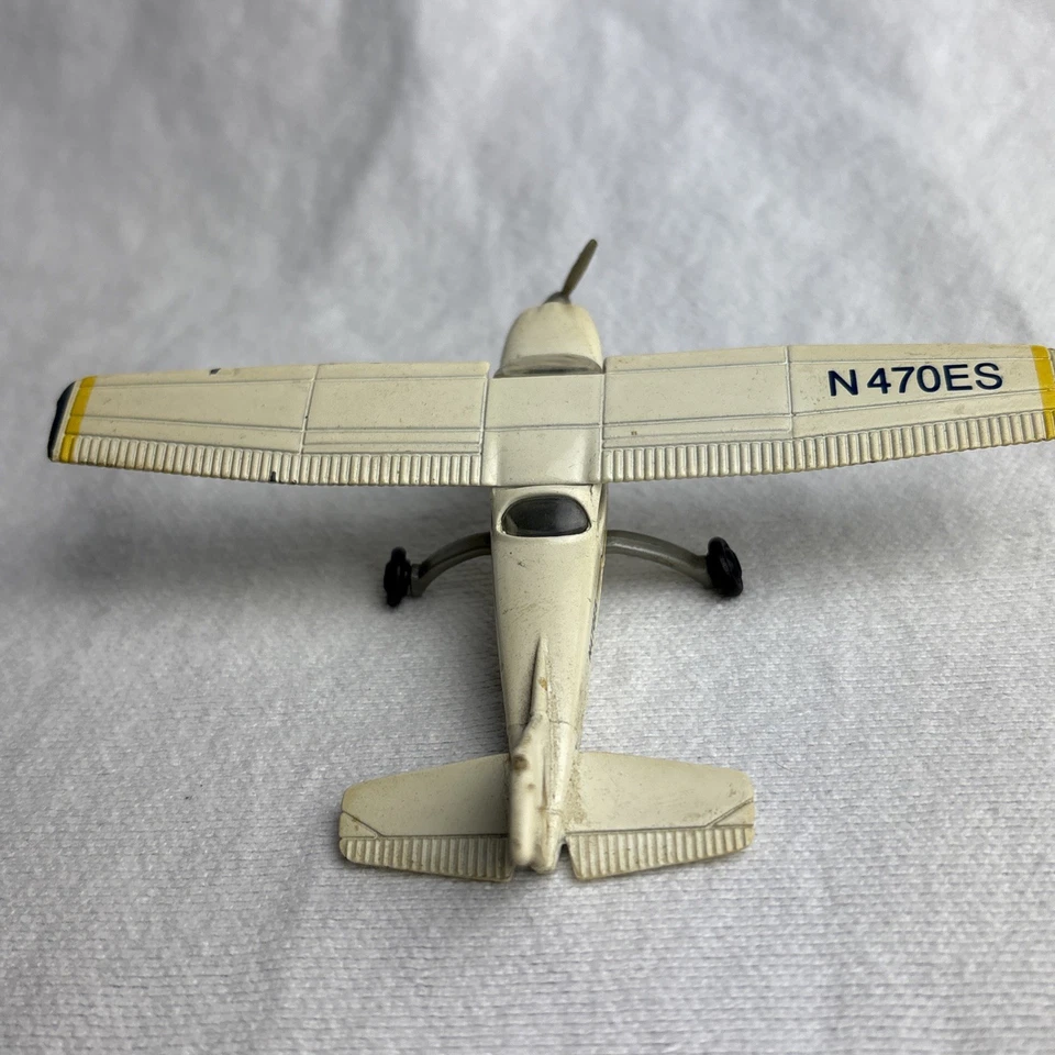 Runway 24 Cessna 172 (Blue/White) N470ES Daron Collectible Diecast Airplane - Image 3 of 4