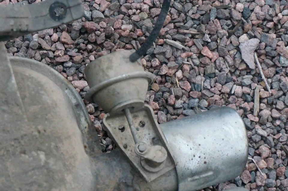 BMW 325i 325xi Serie 3 E46 2001-2005 OEM Silenciador de escape con válvula y resonador OEM Foto 3 de 4