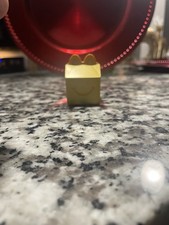 Mini jouet Happy Meal doré McDonald's 2025