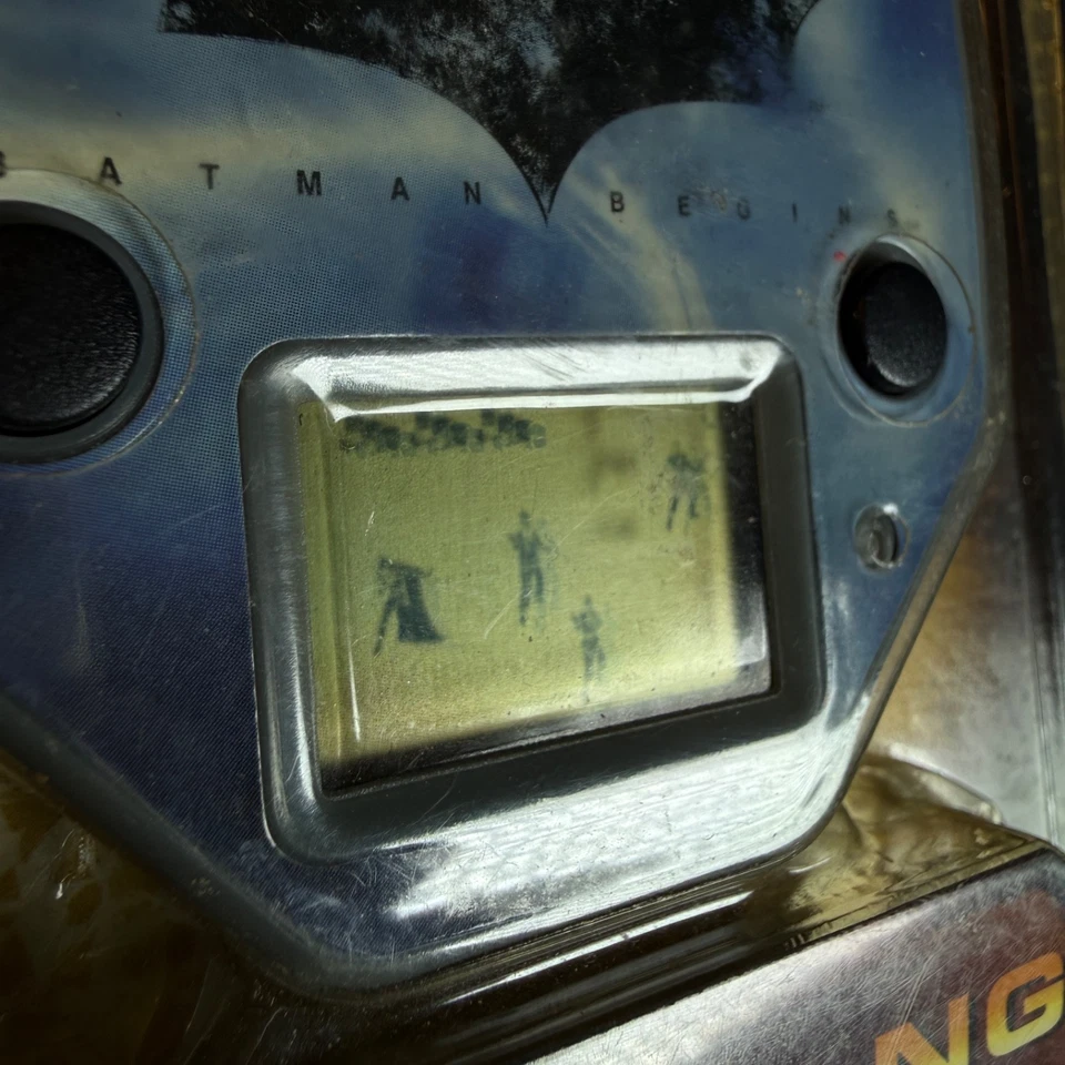蝙蝠侠开始DC漫画老式蝙蝠车液晶视频游戏钥匙扣吊饰新品 — 第 4/4 张图片
