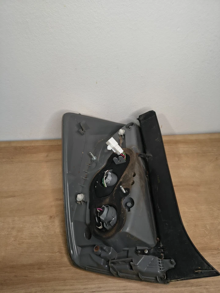 Luz trasera derecha del lado del pasajero para Toyota Prius 2012-2015 Foto 4 de 4