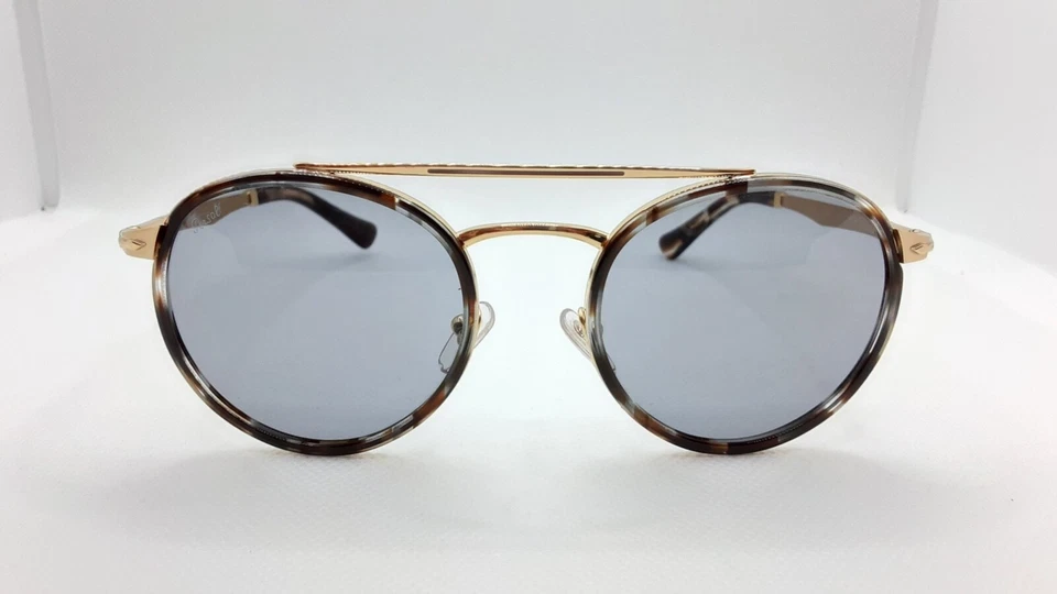 Gafas de sol Persol PO2467-S 1100/R5 doradas y rayas marrones y humo con lentes grises Foto 2 de 4