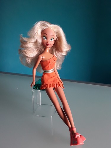 "WINX" Bambola "FLORA" Fashion Pack "Wildland" 2006, altezza 32 cm. - Foto 3 di 15