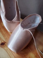 Nikolay 3007 Pointe Shoes, 7.5 XXXX M