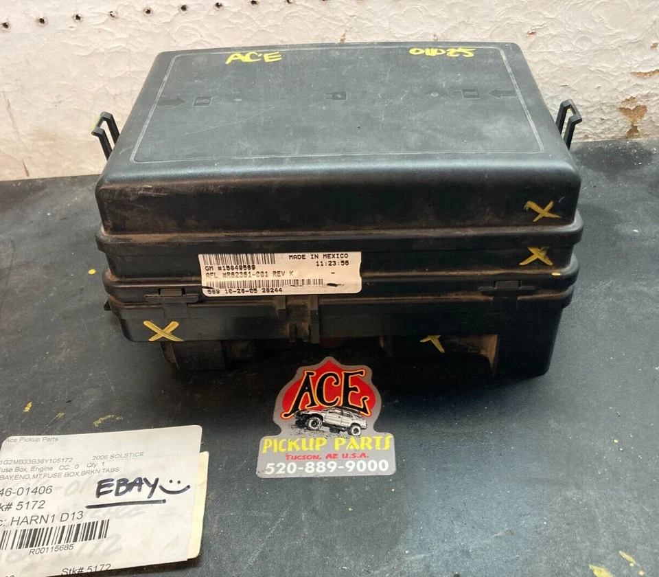 06 2006 Pontiac Solstice OEM 2.4L Manual Transmission Engine Fuse Box - Image 2 of 4