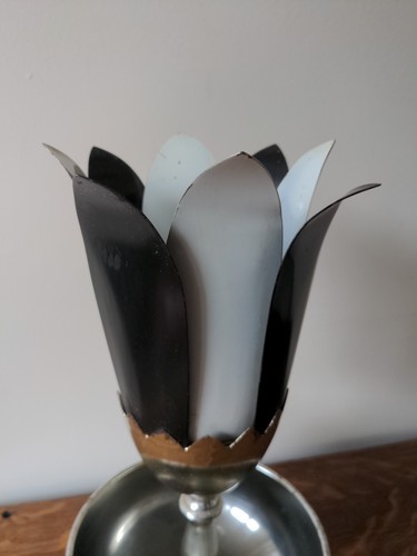 Mid-Century Hollywood Regency Black & White Flower Petal Vintage Table Lamp - Picture 8 of 15