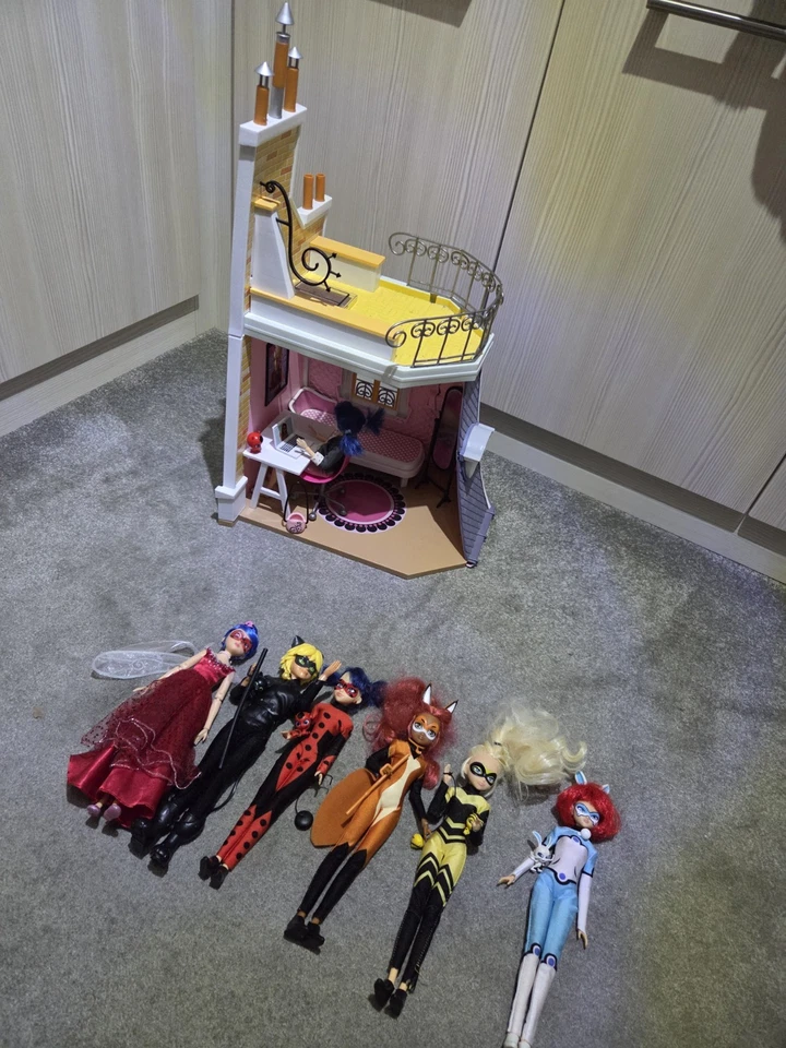 Miraculous: 2in1 Balcony Bedroom Dolls House With Accessories Bundle 7 Dolls - Image 2 of 4