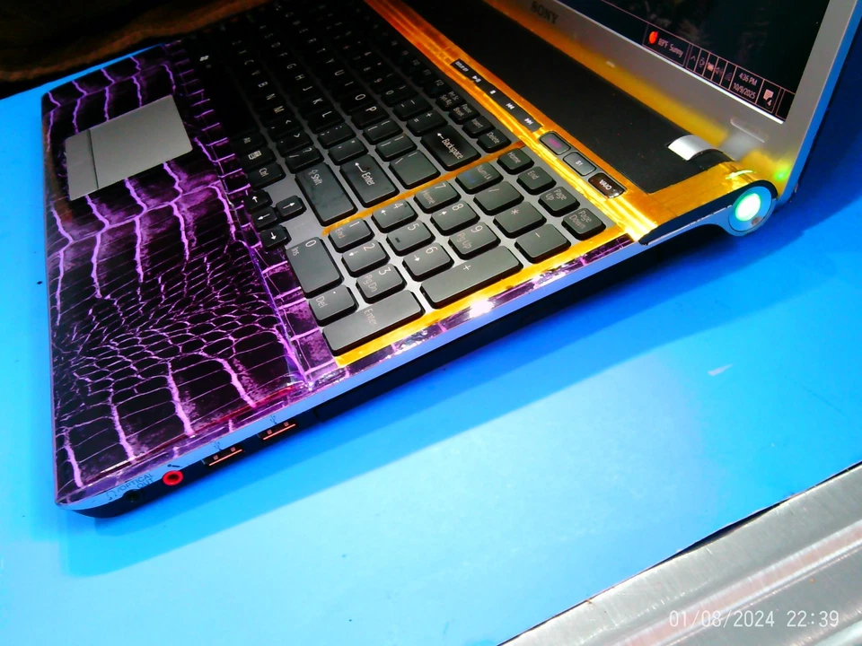 Sony Vaio NEO RAPTOR vpcf 136fm,1.73-2.93ghz-i7,250ssd,16gb,16.4" bluray hd - Image 4 of 4