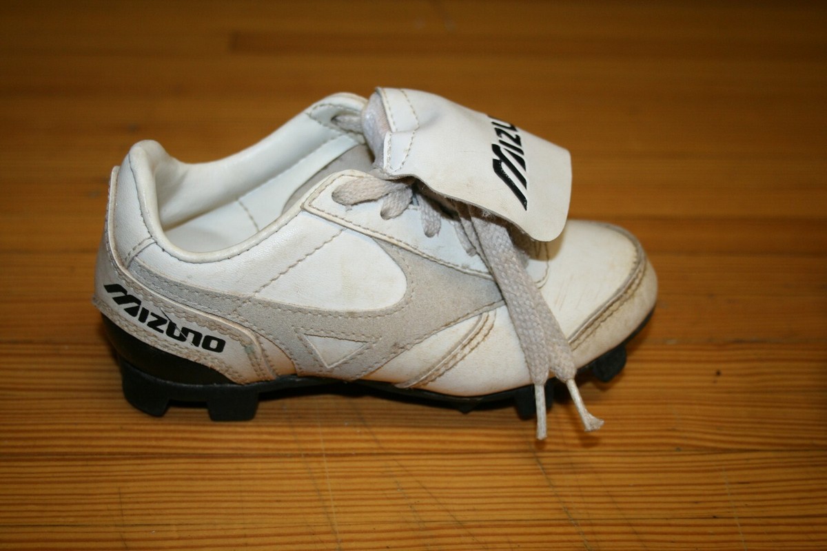PAIR USED MIZUNO SPORTS SHOES BASEBALL?SOCCER?FOOTBALL PAIR USED MIZUNO SPORTS SHOES BASEBALL?SOCCER?FOOTBALL