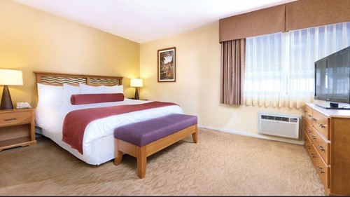 VACATION RENTAL 1 BedRm Dolphin Cove Resort Anaheim., CA. 7/11/25-7-14/25 - Picture 5 of 12