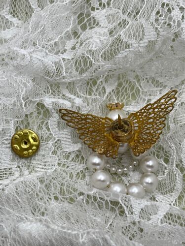 Vintage Faux Pearl and Gold Tone Angel Brooch Pin - Picture 4 of 7