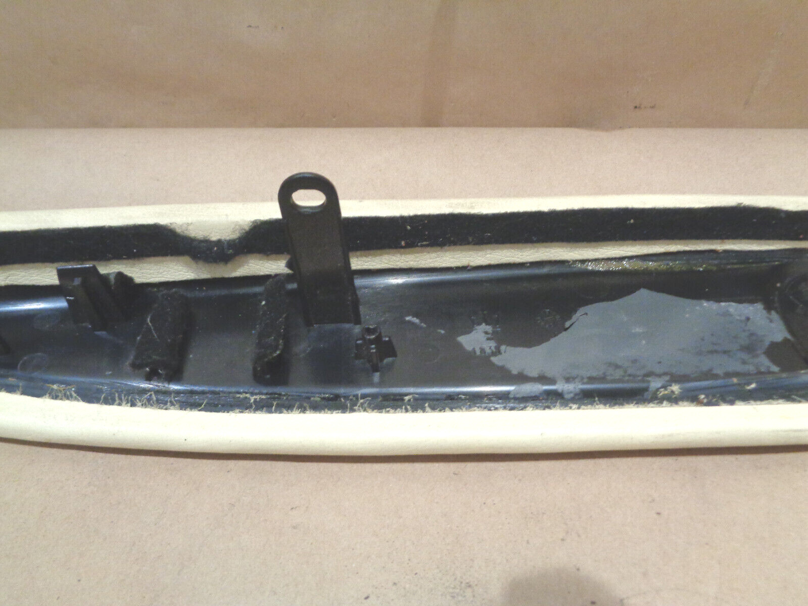 Maserati Quattroporte - LH Front Interior Door Arm Rest Cream - P/N 66938900
