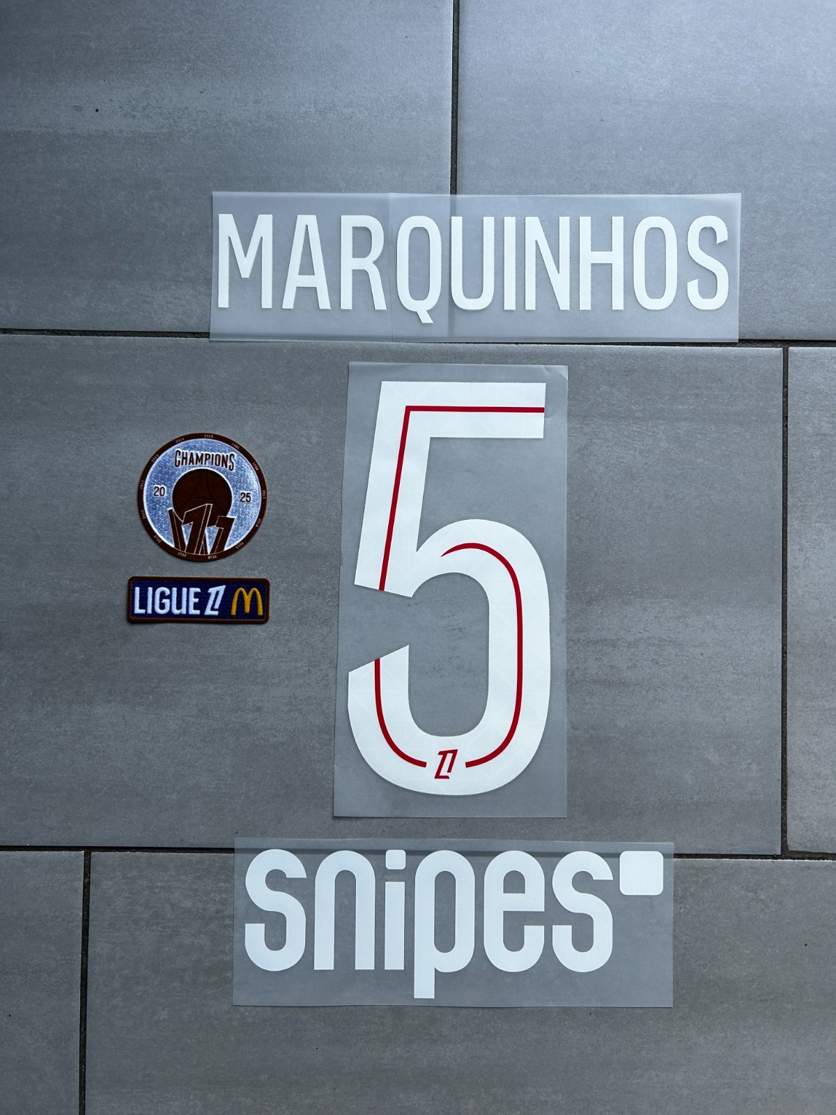 Flocage MARQUINHOS #5 PSG Officiel avec Patch Ligue 1 LFP pour Maillot Domicile