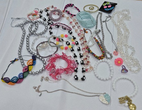 Lot of Girls/Tween Dress Up & Play Jewelry / 30+ Pieces