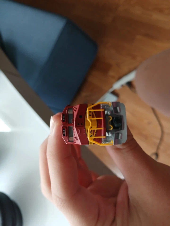 N Scale Atlas Bnsf Fakebonnet B40-8w#557 With Dcc(silent) Runs Well - Image 4 of 4