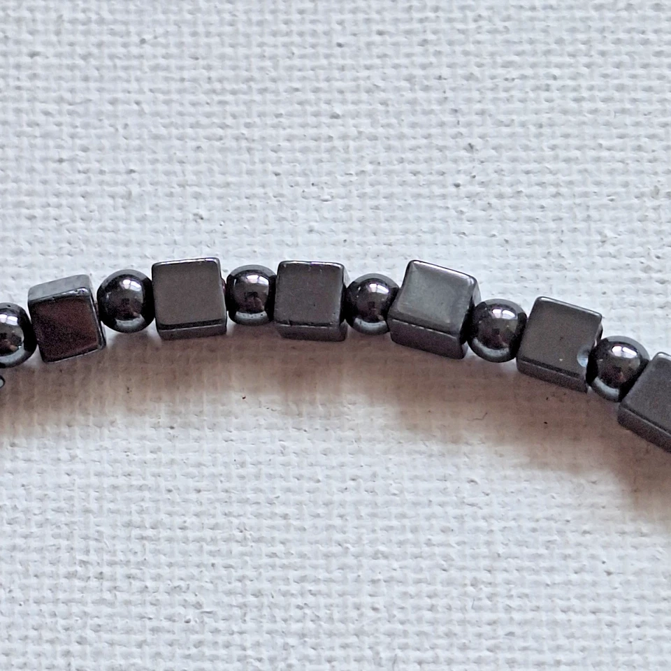 Pulsera elástica con cuentas estilo hematita unisex | Cuentas elásticas gris negro Foto 4 de 4