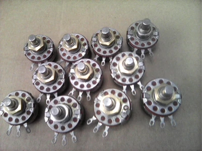 11 Allen Bradley switched potentiometers 500 ohm - Image 1 of 3