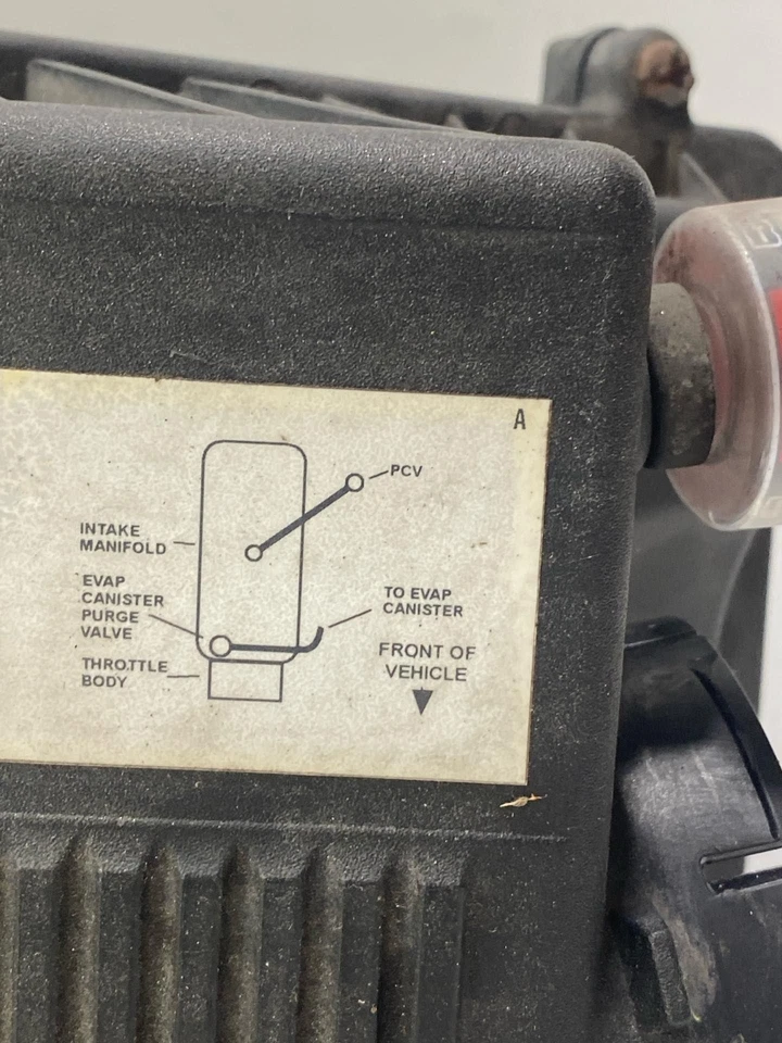 Б/у воздухоочиститель в сборе подходит: 2004 Chevrolet Suburban 1500 6,0 л с высокой емкостью - Изображение 4 из 4