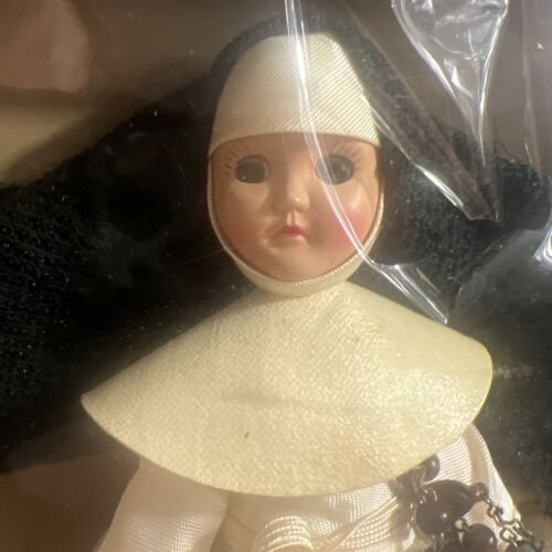 Vintage Nun Doll Princess Anna New York Paris Rosary W/ Original Box See Pics - Picture 4 of 15