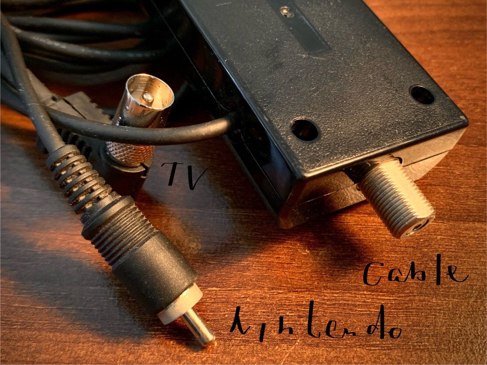 Nintendo Family Computer Automatic RF Antenna Cable Video Game Switch (B)