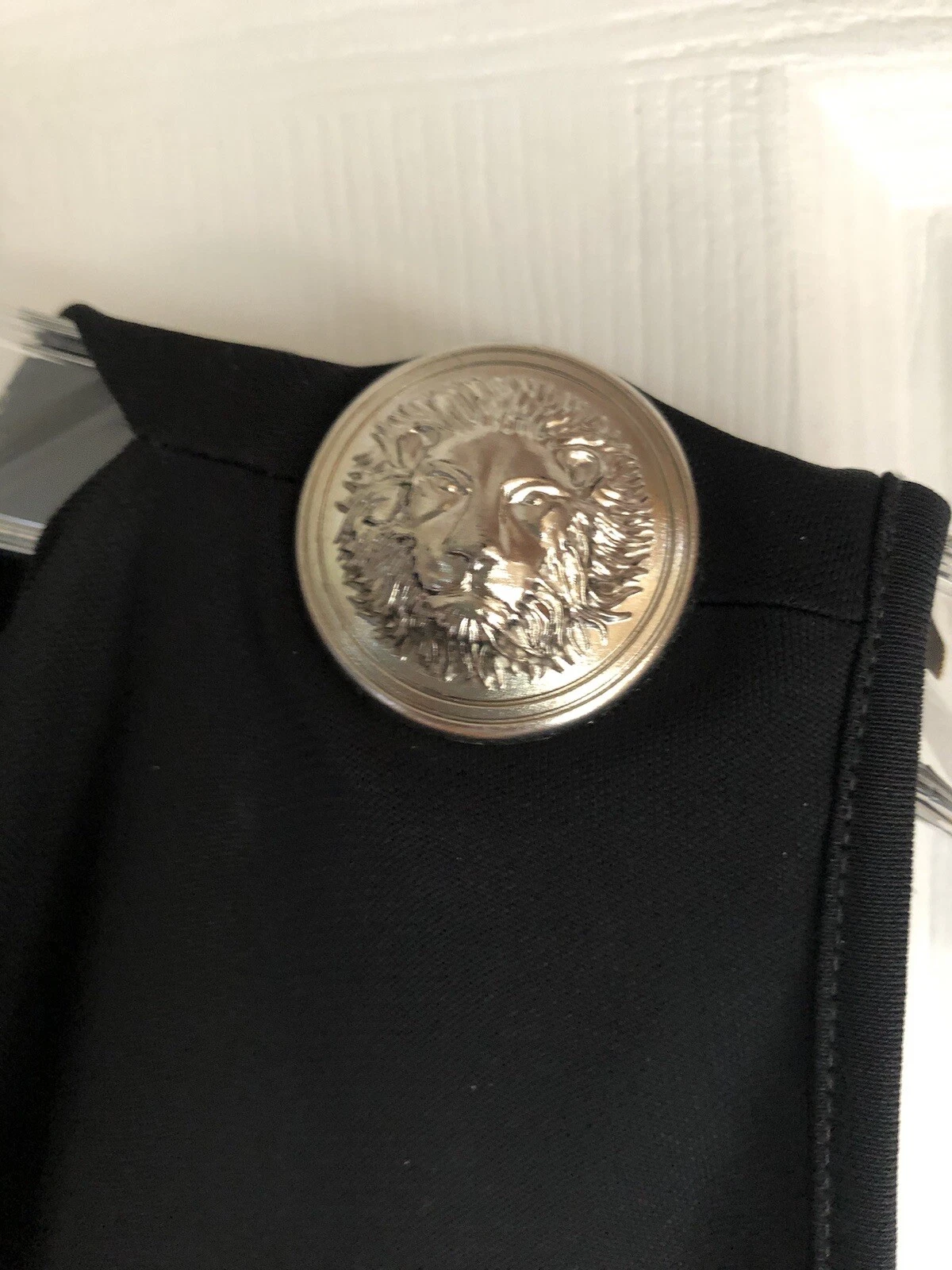 Abito da cocktail Versace Versus asimmetrico drappeggiato nero Medusa taglia 38 2