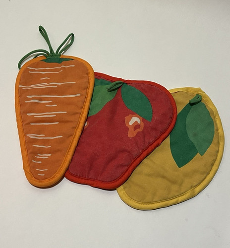 Oven Mitts VTG Set Of 3 Fruit & Vegetable Shaped Lemon Carrot Apple Decor Kitch