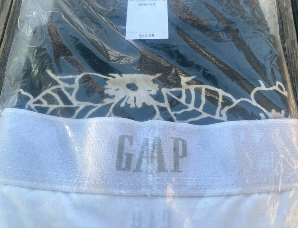 ¡Nuevo! Calzoncillos boxer GAP para hombre S (30-31) 5" (paquete de 3) negros/blancos/florales Foto 4 de 4