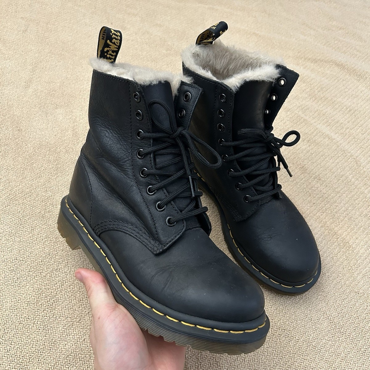Dr Doc Martens Faux Fur Lined Black Leather Lace Up Boots AW004