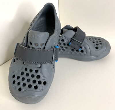 Plae Mimo Boys Girls Child size 8 Shoes Gray Sandals Water Classic Slip On Beach