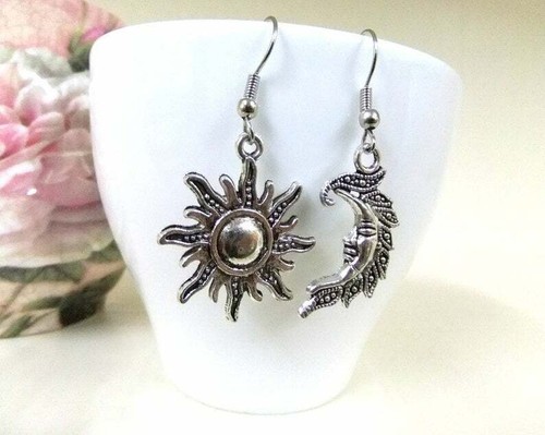 SPECIAL 2 Pairs Mismatched Silver Sun and Moon Earrings Boho Ladies Celestial - Picture 6 of 6