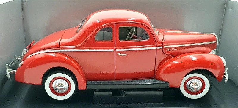 Eagle Universal Hobbies 1/18 Scale 38020 - 1940 Ford Deluxe Coupe - Red - Image 3 of 4