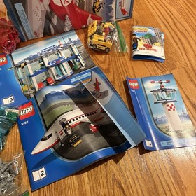 Airport LEGO City Set (3182) 98% Complete Organized with Instructions/Minifigure