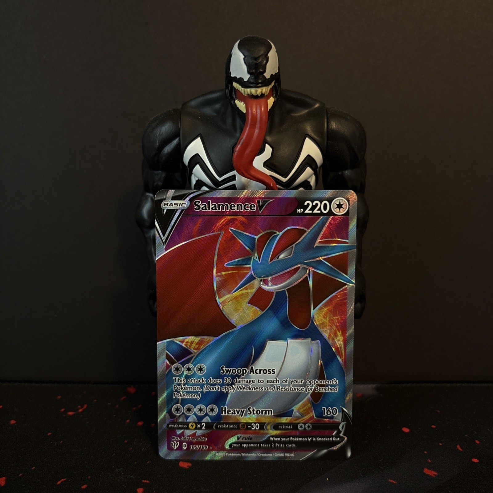 Salamence V (Full Art) 185/189 Swsh03 - Darkness Ablaze - NM