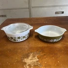 Lot of 2 Vintage Pyrex Casserole Dish w/  One Lid Crazy Daisy