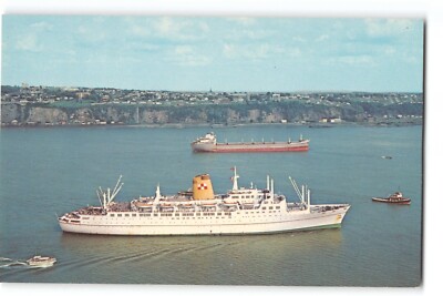 Postcard St. Lawrence River Ships from Dufferin Terrace Quebec Canada Unused