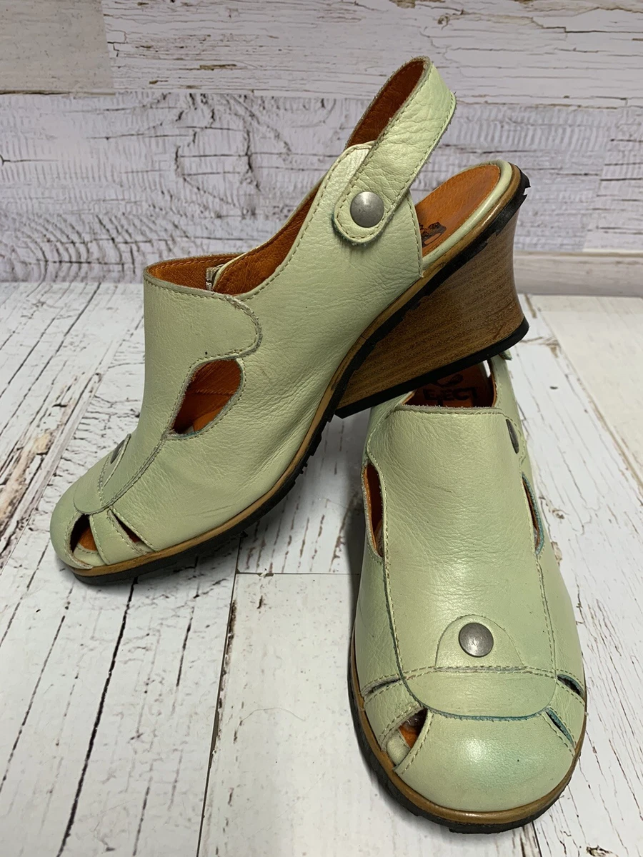 Retro wedge outlet