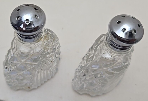 Vintage Cut Glass Miniature Salt And Pepper Shakers Set Art Deco Ribbed - Picture 5 of 6