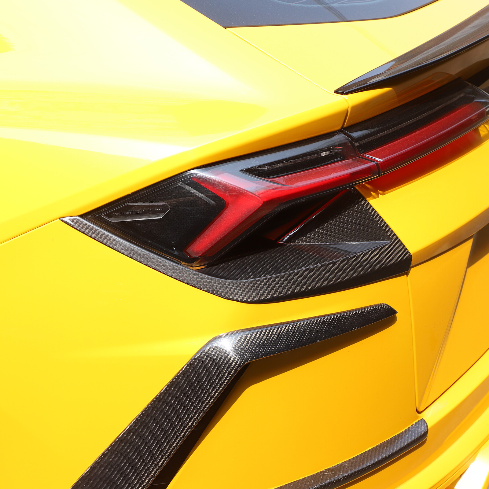 2PCS Real Carbon Fiber Rear Tail Light Cover Fit for Lamborghini URUS 2018-2022