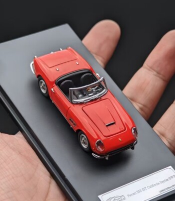 King 1:64 Red 250GT California Spyder SWB Sport Model
