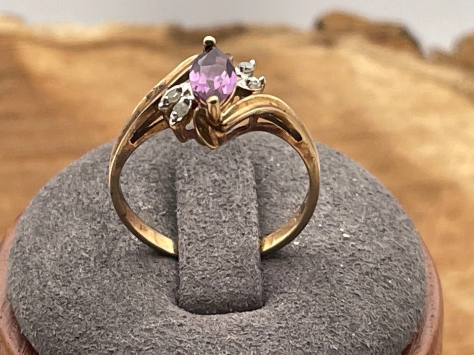 10K Solid Yellow Gold Violet Topaz w/Diamond accent cocktail ring sz 7.5--203.25 - Image 2 of 4
