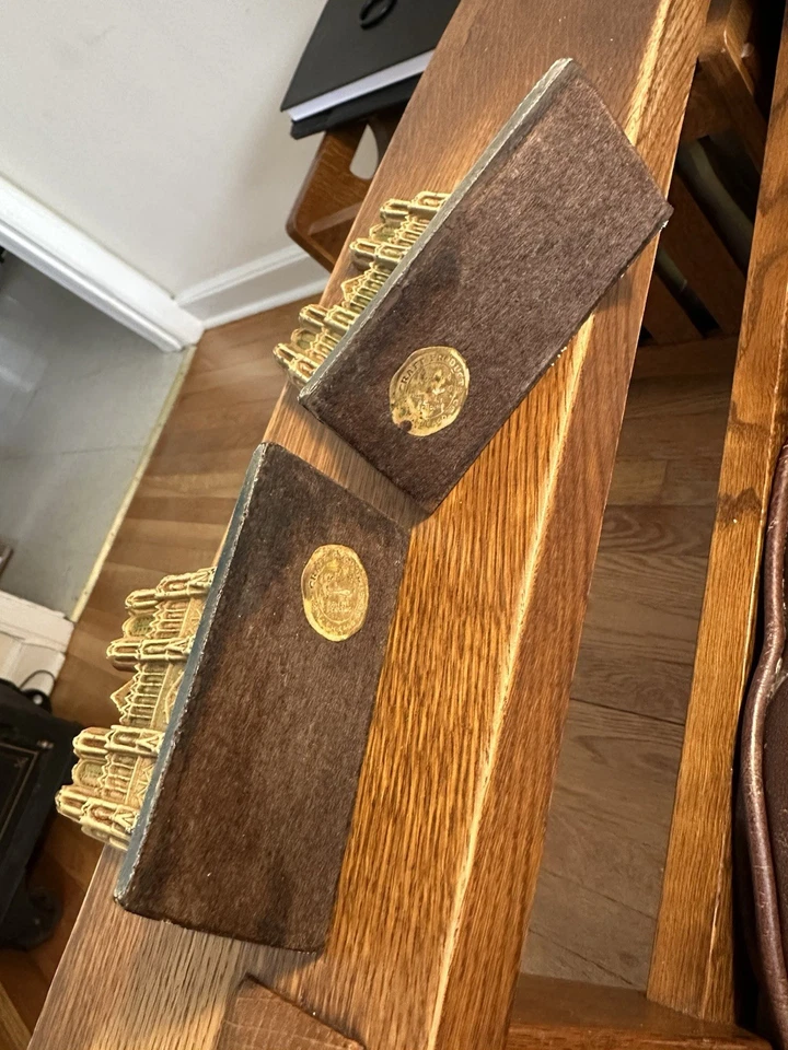 Sujetalibros antiguos esmaltados de la era artesanal Foto 4 de 4