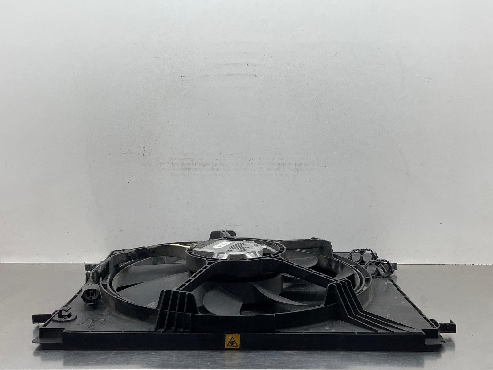 2014 Maserati Quattroporte Radiator Cooling Fan Assembly 51k Miles OEM 16454312