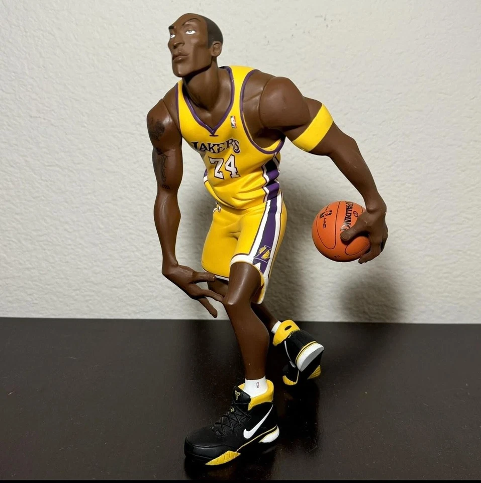 Figura de acción Kobe Bryant Upper Deck All Star vinilo #24 camiseta amarilla Nike 1/500 Foto 3 de 4