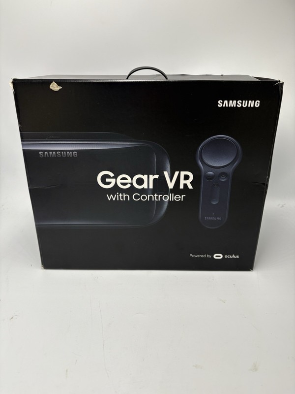Samsung Gear VR with Controller Smartphone VR Headset Oculus Compatible. Used 1
